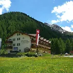 Ξενοδοχείο Alpin Buendnerhof 3*