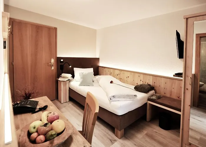 Alpin Buendnerhof Otel Samnaun